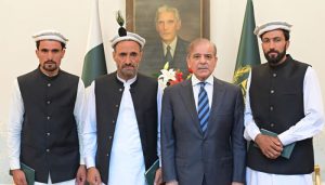 وزیراعظم کی غذر کے بہادر چرواہوں سے ملاقات، جانیں بچانے پر خراج تحسین