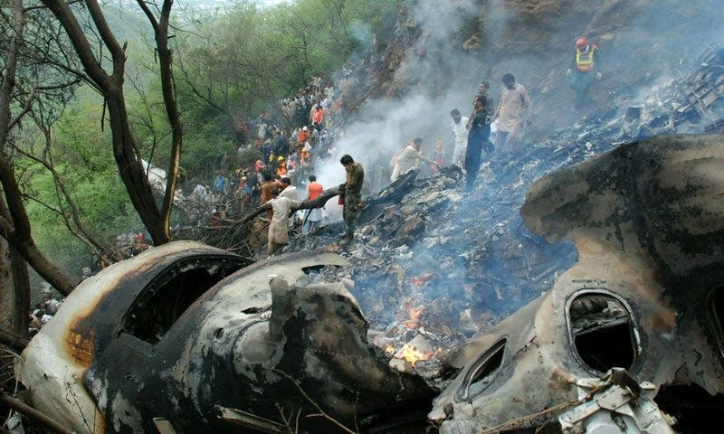 طیارہ حادثہ؛ عدالت کا نجی ایئرلائن کو 5 ارب 14کروڑ سے زائد ہرجانہ ادا کرنے کا حکم