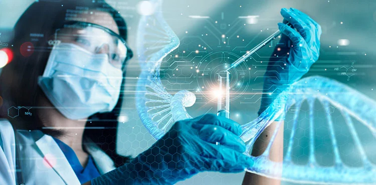 بیجنگ: چینی سائنس دانوں نے بڑا کارنامہ انجام دیتے ہوئے آنتوں کی بیماری کے علاج کے لئے "اسمارٹ لیونگ گلو” بنا لیا ہے۔ غیرملکی میڈیا رپورٹس کے مطابق یہ پروگرام شدہ بیکٹیریا پر مشتمل ایک نیا ’’زندہ اسمارٹ گلو‘‘ ہے جو آنتوں کی بیماری کے علاج کےلیے بہت مفید ثابت ہوگا، یہ بیکٹیریا زبردست طریقے سے کام کریگا اور آنتوں کے اندر خود حرکت کر کے زخموں کی نشاندہی کرنے کے بعد انھیں جوڑ کر بھرنے میں مدد گار ثابت ہوگا۔ انفلیمیٹری باؤل ڈیزیز نامی بیماری کے علاج کے لیے اسے ایک جدید طریقہ گردانا جارہا ہے، اس سلسلے میں تحقیق گزشتہ روز عالمی شہرت یافتہ سائنسی جریدے نیچر بائیوٹیکنالوجی میں شائع ہوئی۔ ریسرچرز نے آنتوں میں قدرتی طور پر پائے جانے والے ایک بے ضرر بیکٹیریا ای کولی (E-coli) کو جینیاتی طور پر اس طرح تبدیل کیا کہ وہ مخصوص حالات میں ہی فعال ہو اور زخموں کےلیے سود مند ہو۔ یہ شاندار تحیقی شینژن انسٹی ٹیوٹس آف ایڈوانسڈ ٹیکنالوجی اور شینژن یونیورسٹی کے ماہرین کی جانب سے مشترکہ طور پر کی گئی ہے سائنسدانوں نے بیکٹیریا میں ایک خاص جینی سرکٹ شامل کیا گیا جو صرف اس وقت متحرک ہوتا ہے جب آنتوں میں خون موجود ہو جو انفلیمیٹری باؤل ڈیزیز کی شدید کیفیت، اندرونی زخموں اور خون بہنے کی اہم علامت ہے۔ ریسرچ میں بیکٹریا کے کام کرنے کے طریقہ کار سے متعلق بتایا گیا کہ جیسے ہی یہ بیکٹیریا خون کی موجودگی کو محسوس کرتے ہیں، وہ ایک نہایت چپکنے والی پروٹین خارج کرتے ہیں، جو سمندری جاندار بارنیکل سے حاصل شدہ مادے سے مشابہ ہے۔ یہ پروٹین خون بہنے والی جگہ پر ایک مضبوط حفاظتی تہہ (سیل) بنا دیتا ہے، جو نہ صرف خون کو روکنے میں مدد دیتی ہے بلکہ آنتوں کی اندرونی جھلی کی مرمت کے لئے شفا بخش عوامل بھی خارج کرتی ہے، نجینئرڈ بیکٹیریا کو مائع شکل میں تیار کر کے منہ یا مقعد کے ذریعے جسم میں داخل کیا جاتا ہے۔ قابل ذکر بات یہ ہے کہ آنتوں میں پہنچنے کے بعد یہ بیکٹیریا فلم جیسی ساخت بنا کر صرف متاثرہ اور خون بہنے والی جگہوں سے چپک جاتے ہیں، جہاں یہ خون روکنے اور ٹشوز کی بحالی میں مؤثر کردار ادا کرتے ہیں۔ تحقیقی ٹیم اب اس ’’زندہ گوند‘‘ کو انسانی آزمائشوں (کلینیکل ٹرائلز) کی جانب لے جانے کا ارادہ رکھتی ہے، جو مستقبل میں آنتوں کی سوزش کی بیماریوں میں مبتلا مریضوں کے لئے ایک محفوظ، مؤثر اور علاج ثابت ہونے کے ساتھ ساتھ کئی لوگوں کی زندگیاں بچاسکتی ہے۔