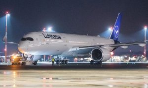 ایئرلائن کی ہڑتال، ایک لاکھ سے زائد مسافر ایئرپورٹس پر پھنس گئے