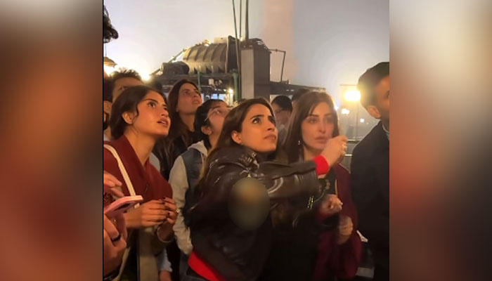 صبور علی، سجل علی اور سدرا نیازی کی بسنت کے دوران پتنگ بازی کی ویڈیو وائرل، سوشل میڈیا پر شدید تنقید کا سامنا